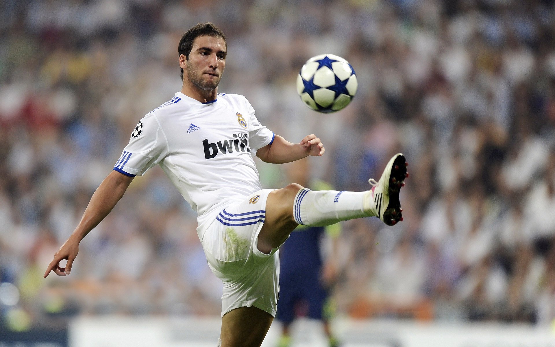 林丹与小学师生互动传授技巧，林丹的老师