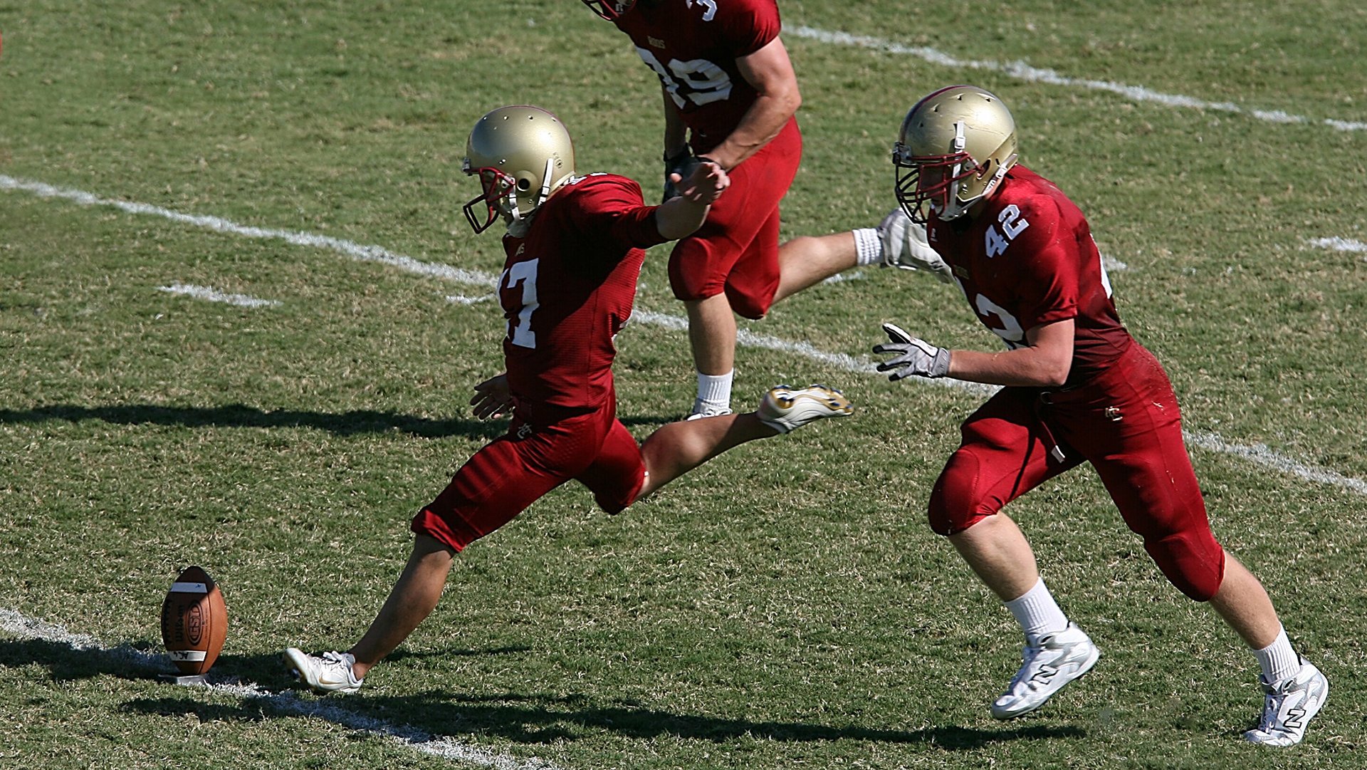 足球运动员参加公益跑活动，助力全民健身宣传，足球运动员宣传照