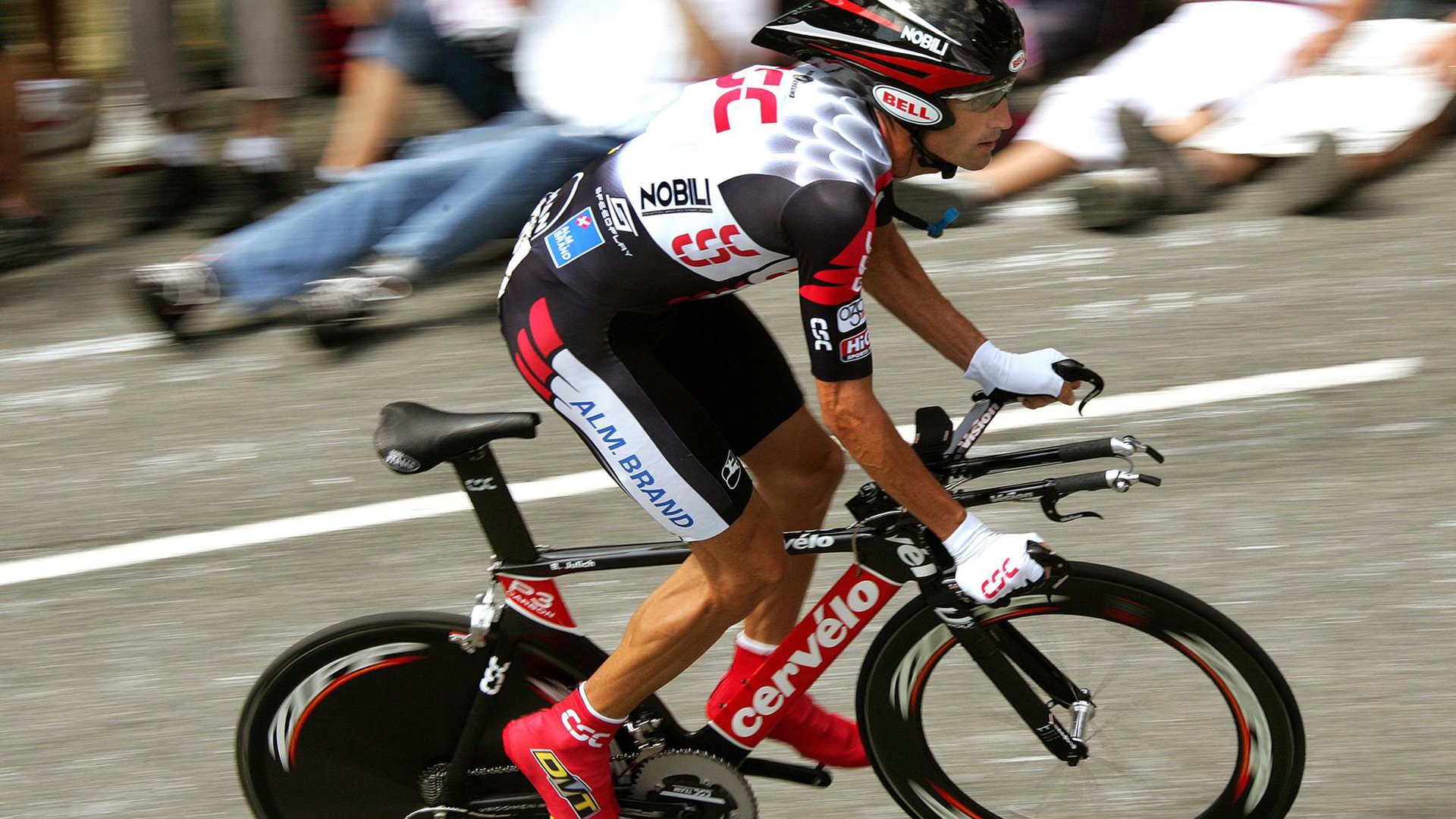 联赛举办城市交通优化方案支持赛事进行，交通运输比赛